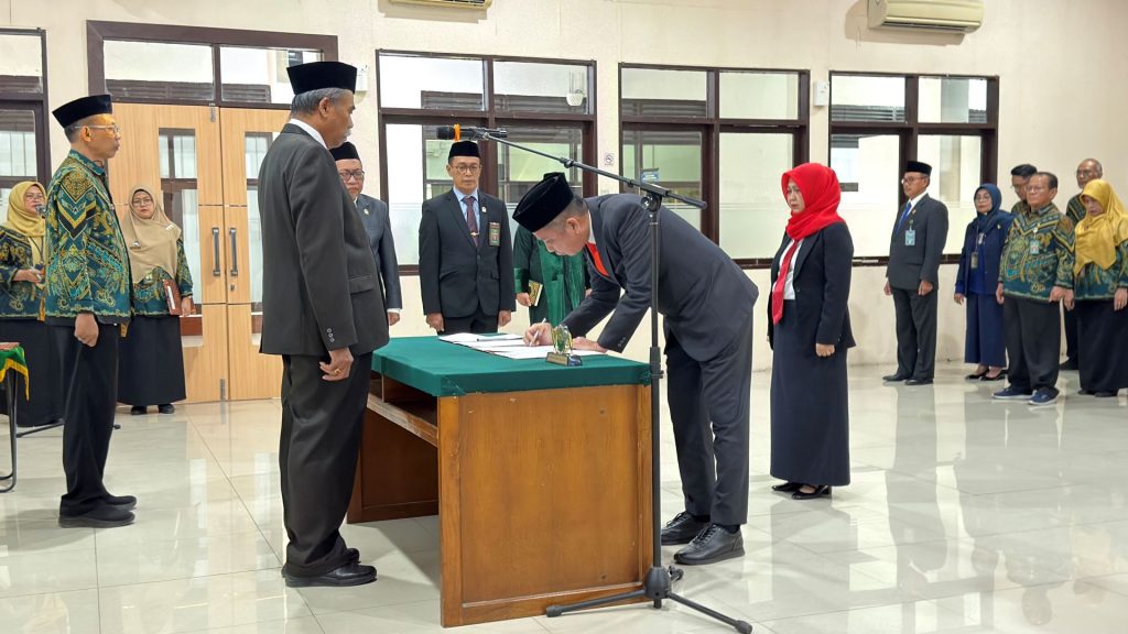 Pelantikan Kepala Bagian Umum dan Keuangan serta Kepala Bagian Perencanaan dan Kepegawaian